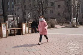 “暖暖！”她一下回过头 是爸爸回来了图片