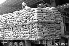 囤米抢面有必要吗？国家粮储局：粮食库存充裕不用抢图片