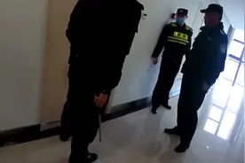 33岁小姐姐借朋友身份证“装嫩”结果把警察招来了图片