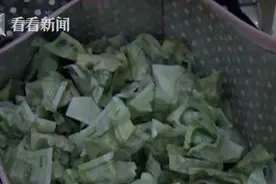 职员拿到公司赔偿款傻眼了 全是揉成团的1元纸币图片