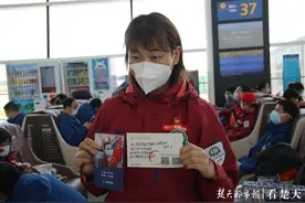 武汉“封城”74天，湖北机组飞出第一班，护送广东医疗队回家图片