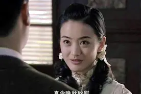 还记得《潜伏》中的晚秋吗？她现在长这样图片