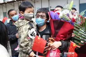 这就是山东丨16市全程直播援湖北医疗队回家 一幕幕感人瞬间引千万网友围观图片