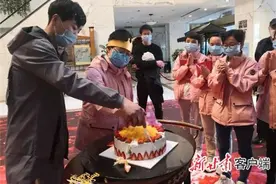 最浪漫的生日礼物：嫁给我吧图片