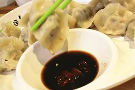 一大盘饺子下肚，小伙腹痛难忍！医生：再晚点来性命堪忧……图片