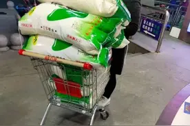 “囤粮”“抢购”有必要吗？四问疫情下的粮食安全图片
