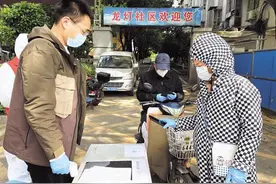 武汉社区工作者：一刻不松劲，持续加强小区防控图片