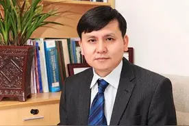 13种外语版本同步发行，张文宏等一批学者的抗疫心得结集出版图片