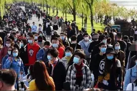 西湖也是人人人人人，网友急了图片