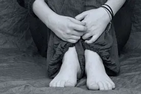 玩“狼人杀”遇真狼！14岁少女校园赴约遭性侵图片