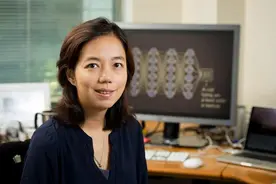 李飞飞团队正在研发家用AI系统，可监测独居老人新冠症状图片