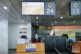 海航集团长安航空开设医护专属柜台优先办理值机手续图片