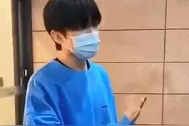 偶像正确示范！粉丝接机，蔡徐坤提醒“不要群聚”图片