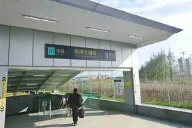 上海地铁一位站长劝阻欲轻生女乘客：别轻易放弃，温暖和爱一直都在图片