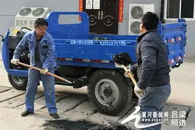 双柳矿提前清理矿区下水道淤泥 夯实雨季三防工作图片