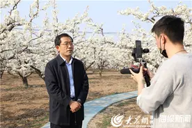 阳信县委书记栾兴刚做客直播间 在线推介特色农产品图片