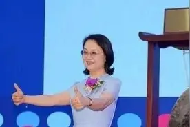 最强药神家族：一年财富涨千亿，实控两家上市公司，总市值5000亿图片
