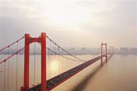 开窗放入大江来图片