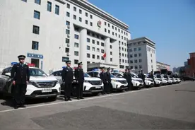 吉林白山公安最高规格护航援鄂医疗队回家图片