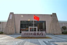 黄河岸边的开封与“城摞城”图片