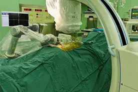 老人股骨颈骨折怎么办？仁慈医院骨科机器人显身手图片