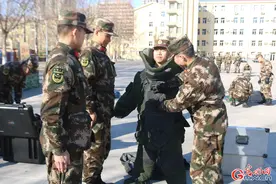 真人CF，武警工兵小哥哥教你如何拆C4图片