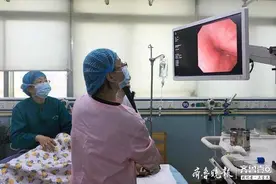 险！烟台一幼童误吞硬币20天仍未排出，后经儿童胃镜检查后取出图片