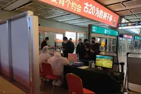 第一列武汉来济列车已到达！今天一共6趟，乘客下车后要这样做图片