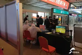 第一列武汉来济列车已到达！今天一共6趟，乘客下车后要这样做图片