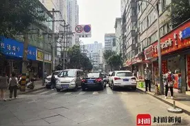 市民反映：乱停车堵了出行路，成都交警回应将这样做……图片