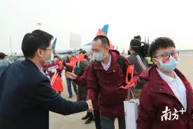 第一个驰援武汉的广东医生回来了！钟南山为他点赞图片