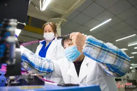 江苏海安：纺织企业开足马力赶制外贸订单图片