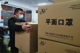 山东战“疫”最美青年｜“快递小哥”杨宾杰：从未想过停下脚步，只想让防疫物资早一点送到前线图片