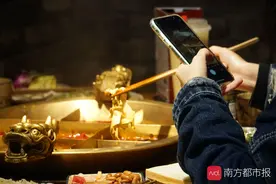 客流恢复五成，珠海餐饮业：网红品牌火线自救，创始人开车送外卖图片