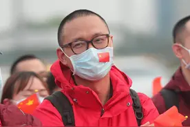 首个驰援武汉战“疫”的广东医生桑岭荣获中国青年五四奖章图片
