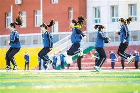 中国各地陆续分批次开学复课：春来疫散 校园重开图片