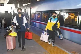 时隔76天，武汉—西安首趟高铁、航班抵达图片