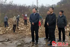 雷鸣督查脱贫攻坚工作图片