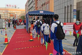 南昌一中初、高三年级开学复课图片