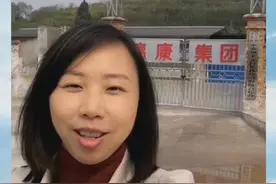 第一书记随手拍㉗内江下元村：“猪肉西施”为黑猪代言图片