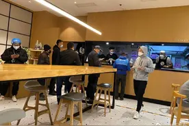 面馆一天卖出一百斤面！武汉解封首日热干面在京“走红”图片