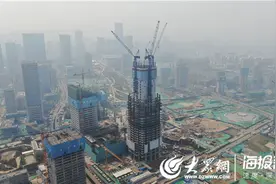 山东第一高5天“长高”一层 拟2022年交付使用图片