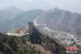 八达岭长城出台惩戒办法：破坏文物者终身不得登长城图片