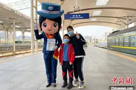 武汉，你好！浙江温州始发列车顺利抵达武汉武昌图片