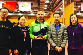 前中国女乒主帅研发发球机器人 目标世界第一图片