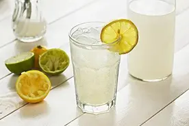 辟谣｜喝柠檬苏打水可以预防新冠肺炎？图片