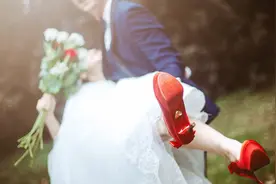 婚礼行业正复苏：哭鼻子的新娘又开始筹备结婚，不少商家正绸缪打折获客……图片