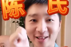 66岁陈佩斯和儿子做打卤面 父子相互逗趣十分欢乐图片