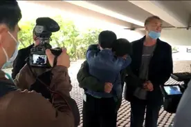 内蒙古男子感情受挫来穗流浪22年，热心志愿者帮他和家人团聚图片