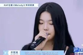 淡黄的长裙蓬松的头发原唱是谁 原唱本尊点评一针见血太逗了图片